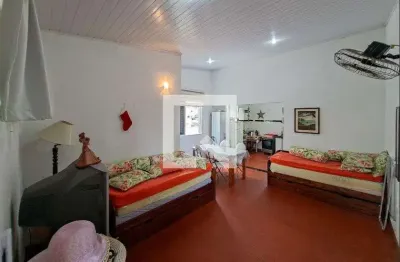 Kitnet / Stúdio para alugar na Rua Jornalista Assis Chateaubriand, Vila Caiçara, Praia Grande por R$ 1.500