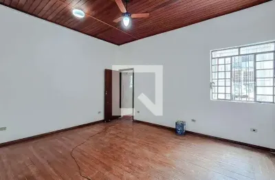 Casa com 3 quartos para alugar na Rua São João Batista, Liberdade, São Paulo
