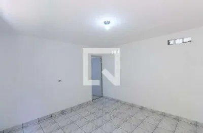 Casa com 3 quartos para alugar na Rua Hermenegildo Gois Parente, Ponte Rasa, São Paulo