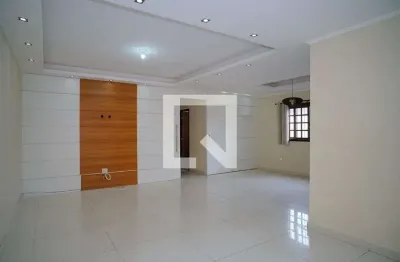 Casa com 3 quartos para alugar na Rua Galdino do Vale, Piratininga, Niterói