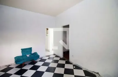 Casa com 2 quartos para alugar na Rua Caraípe, Penha, Rio de Janeiro