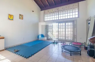 Casa com 3 quartos para alugar na Avenida São Sebastião, Nonoai, Porto Alegre