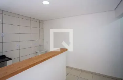 Casa com 1 quarto para alugar na Rua Viena, Canhema, Diadema