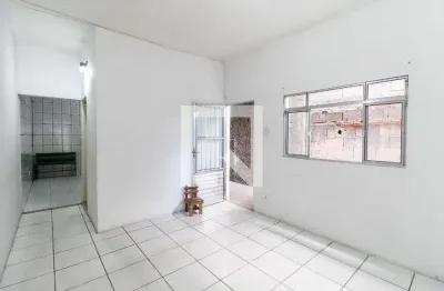 Casa com 2 quartos para alugar na Avenida Itaquera, Cidade Líder, São Paulo