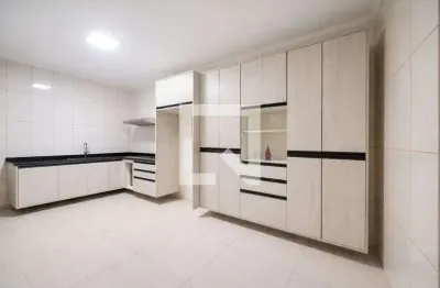 Casa com 4 quartos para alugar na Avenida Santiago Rodilha, Veloso, Osasco