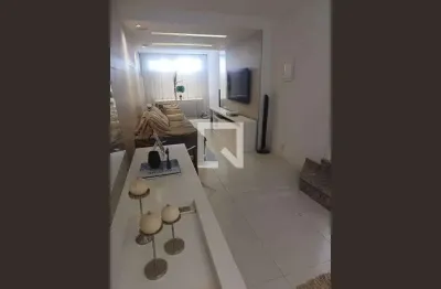 Casa com 3 quartos para alugar na Rua Doutor Nilton Velmosvitsky, Piratininga, Niterói