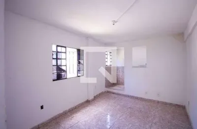 Casa para Aluguel - Jardim Alcântara, 1 Quarto,  31 m² - São Gonçalo