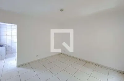 Casa com 3 quartos para alugar na Rua Tuparaquara, Vila Carrão, São Paulo