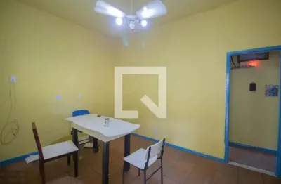 Casa com 2 quartos para alugar na Rua Magestic, Colubande, São Gonçalo