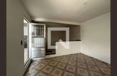 Casa com 2 quartos para alugar na Rua Selbach, Vila Boaçava, São Paulo