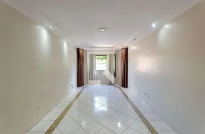 Casa com 4 quartos para alugar na Rua Lord Clemente Attlee, Jardim Íris, São Paulo