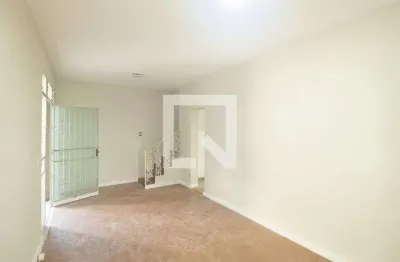 Casa com 2 quartos para alugar na Estrada do Tingui, Cosmos, Rio de Janeiro