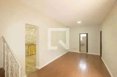 Casa com 2 quartos para alugar na Estrada do Tingui, Cosmos, Rio de Janeiro