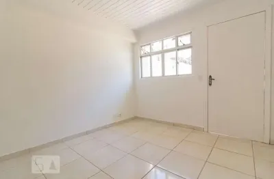 Casa com 2 quartos para alugar na Rua Pedro Zagonel, Novo Mundo, Curitiba