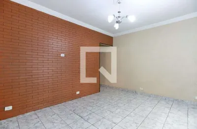 Casa com 2 quartos para alugar na Rua Sílvio Bueno Peruche, Cachoeirinha, São Paulo
