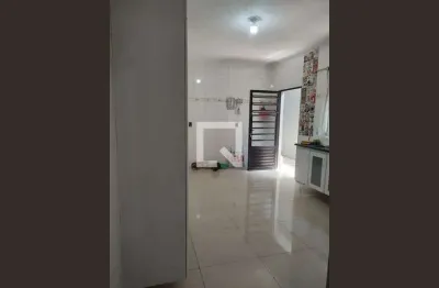 Casa com 2 quartos para alugar na Rua Vinte e Oito de Setembro, Canhema, Diadema