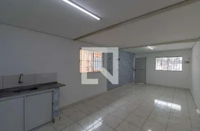Casa com 2 quartos para alugar na Rua Américo Sugai, Vila Jacuí, São Paulo