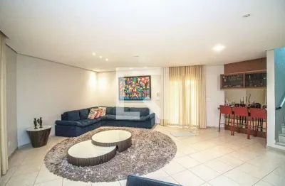 Casa com 3 quartos para alugar na Rua Perobas, Colonial, Contagem