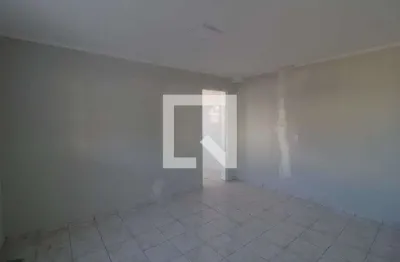 Casa com 2 quartos para alugar na Rua Henriqueta Salvadore Giacometti, Cidade Dutra, São Paulo