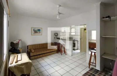 Kitnet / Stúdio para alugar na Avenida Presidente Castelo Branco, Balneário Maracanã, Praia Grande por R$ 1.400