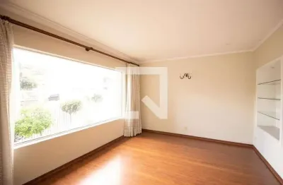 Casa com 3 quartos para alugar na Rua General Góis Monteiro, Vila Romana, São Paulo