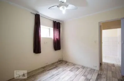Casa com 1 quarto para alugar na Rua Olídio Rocatto, Centro, Osasco