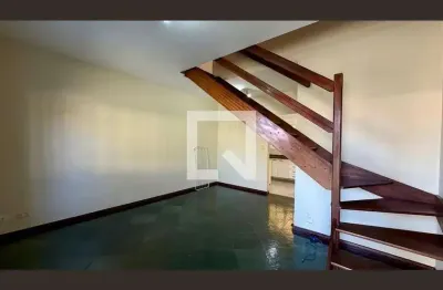 Casa com 2 quartos para alugar na Rua Vicente Ferreira, Jaguaré, São Paulo