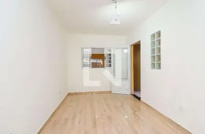 Casa com 2 quartos para alugar na Rua Orlando Fratucelli, Itaquera, São Paulo