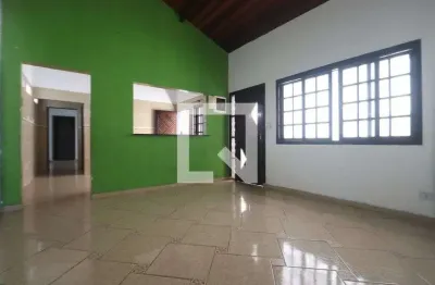 Casa com 2 quartos para alugar na Rua Alfredo Silveira, Sapopemba, São Paulo