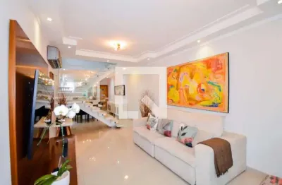 Casa com 3 quartos para alugar na Rua Terceiro-Sargento Francisco de Paula Lopes, Centro, Guarulhos