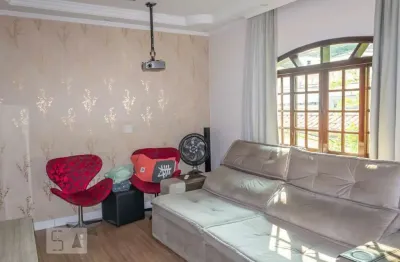 Casa com 3 quartos para alugar na Rua Armando Bonilha, Piqueri, São Paulo