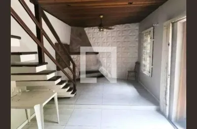 Casa com 3 quartos para alugar na Rua Recife, Azenha, Porto Alegre
