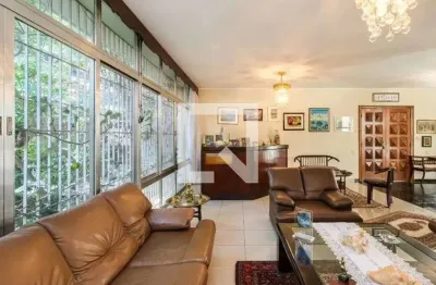 Casa com 4 quartos para alugar na Rua Urbanizadora, Sumaré, São Paulo