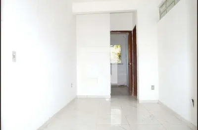 Casa para Aluguel - Goiânia, 3 Quartos,  75 m² - Belo Horizonte
