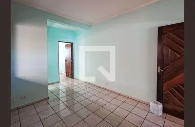 Casa com 2 quartos para alugar na Rua Amadeu Roldan, Jaraguá, São Paulo