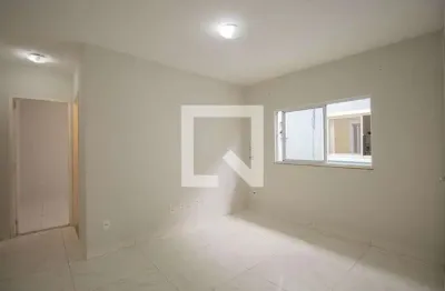 Casa com 1 quarto para alugar na Rua Paulo Silvestre, Colubande, São Gonçalo