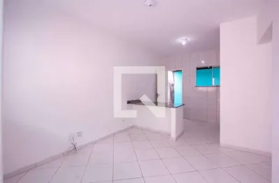 Casa com 2 quartos para alugar na Rua Major Ernesto Marinho, Raul Veiga, São Gonçalo