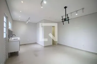 Casa para Aluguel - Jardim Henriqueta, 1 Quarto,  31 m² - Taboão da Serra