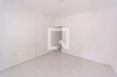 Casa com 2 quartos para alugar na Rua Piruini, Vila Ré, São Paulo