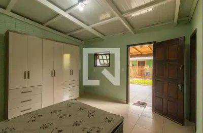 Casa com 1 quarto para alugar na Rua Alfredo Heisler, Bacacheri, Curitiba