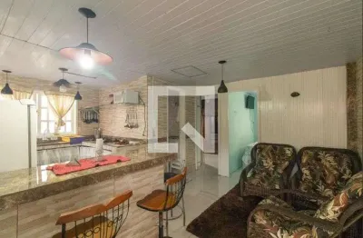 Casa com 2 quartos para alugar na Rua Otávio Pinto, Uberaba, Curitiba