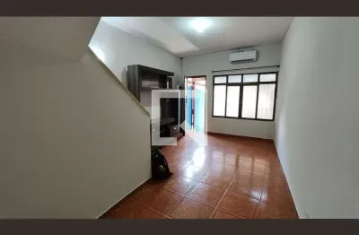 Casa com 2 quartos para alugar na Rua Silveira Nóbrega, Vila Jacuí, São Paulo