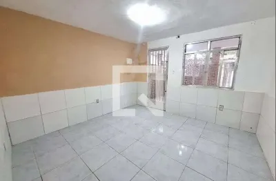 Casa para Aluguel - Saracuruna, 1 Quarto,  42 m² - Duque de Caxias