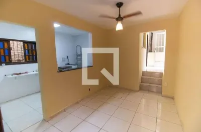Casa com 1 quarto para alugar na Avenida Sílvio Picanço, Charitas, Niterói
