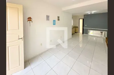 Casa com 2 quartos para alugar na Rua Caroba, Areias, São José