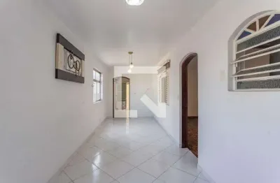Casa com 3 quartos para alugar na Avenida Brasília, Campanário, Diadema