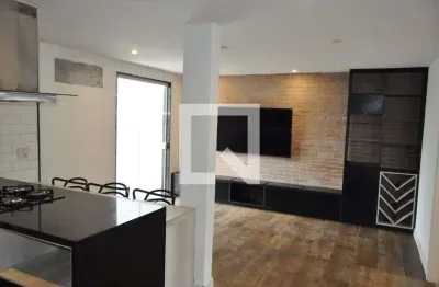 Casa com 2 quartos para alugar na Travessa Marieta Reis, Pilares, Rio de Janeiro