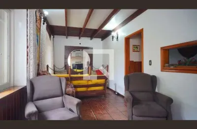 Casa com 3 quartos para alugar na Rua Liberal, Camaquã, Porto Alegre