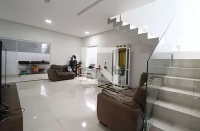 Casa para Aluguel - Laranjeiras, 3 Quartos,  150 m² - Uberlândia