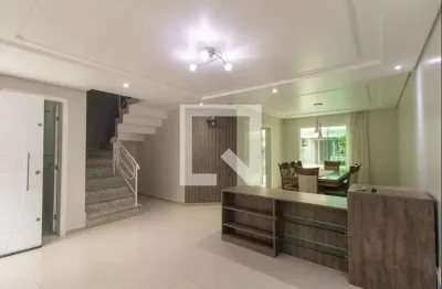 Casa com 4 quartos para alugar na Rua Francisco Cascardo, Uberaba, Curitiba